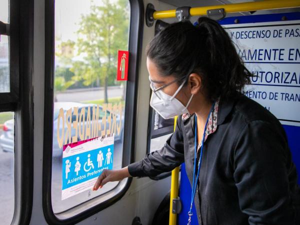 Supervisa SMT colocación de asientos preferenciales en el transporte público