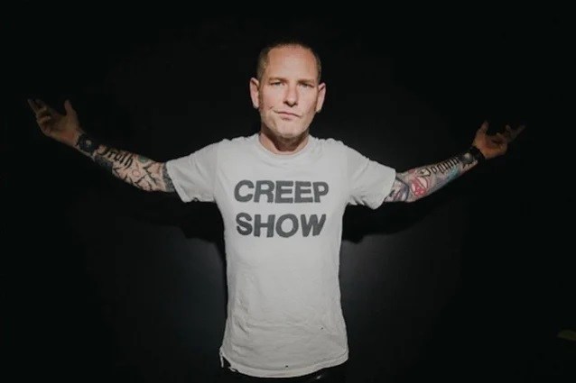 -Corey Taylor anunció el lanzamiento de “CMFT”, su álbum debut en solitario.
