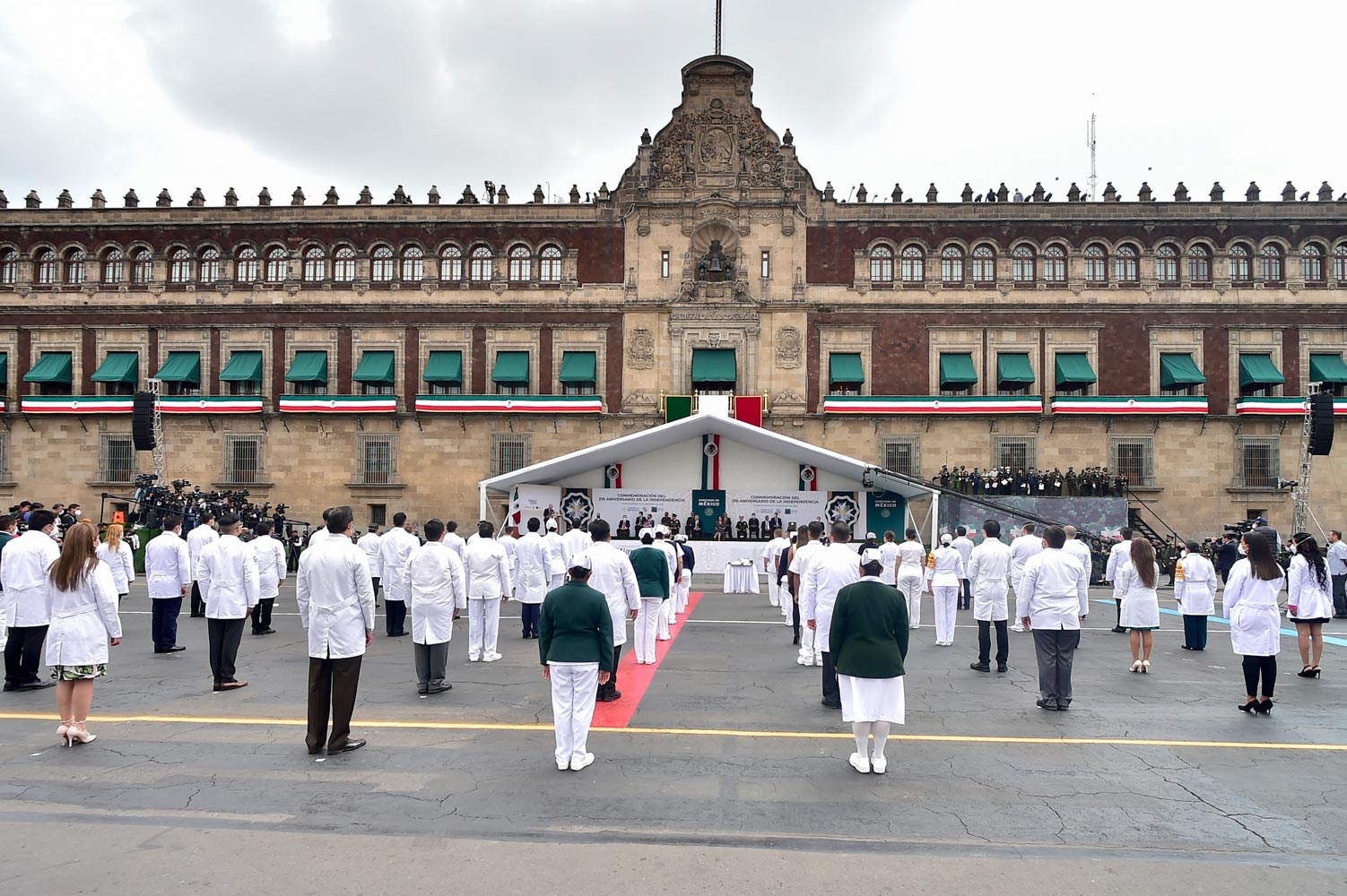 Con entrega de Condecoración Miguel Hidalgo, presidente reconoce labor de profesionales de la salud durante epidemia de COVID-19