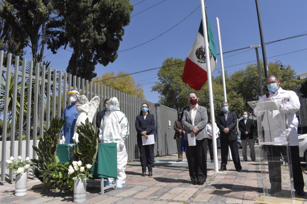 Rinde IMSS homenaje al personal de salud que atiende a pacientes con COVID-19 en Puebla