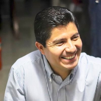 Lalo Rivera Con pie y medio en palacio municipal