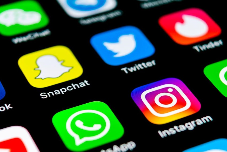 DE NORTE A SUR. Manipulación política en las redes sociales