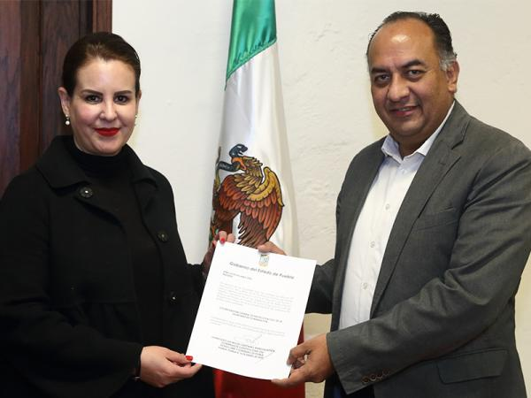 PULSO POLITICO. Una mujer va a la Secretaría de Gobernación del Estado