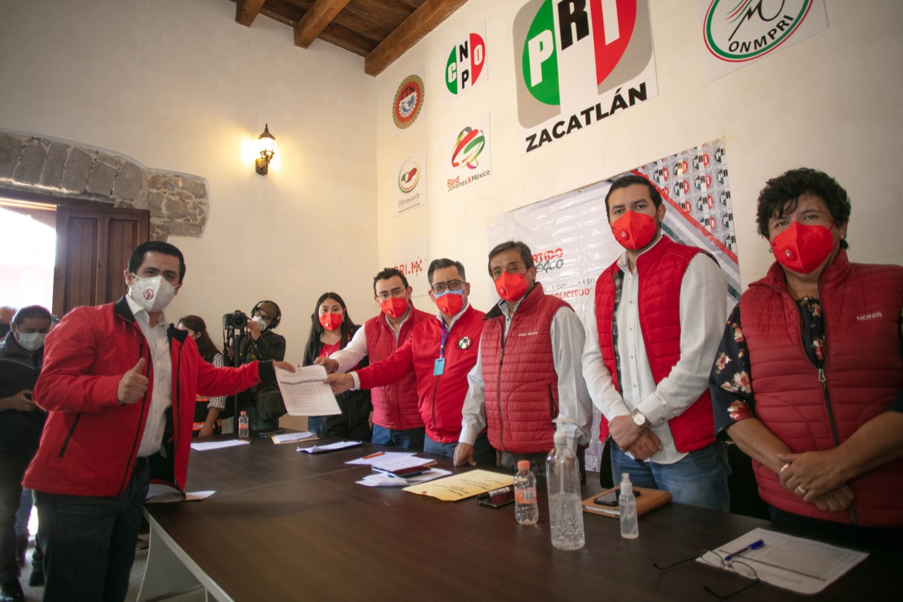 Se registra Lorenzo Rivera como candidato de unidad del PRI