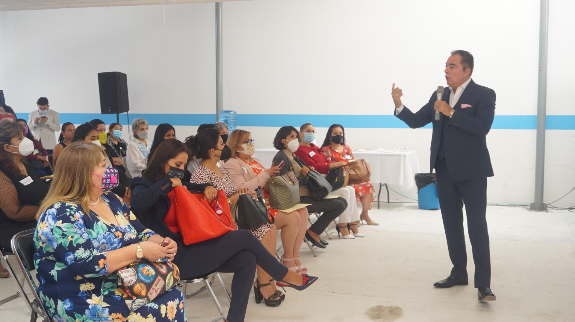 Eduardo Rivera Santamaría apoya a las emprendedoras poblanas