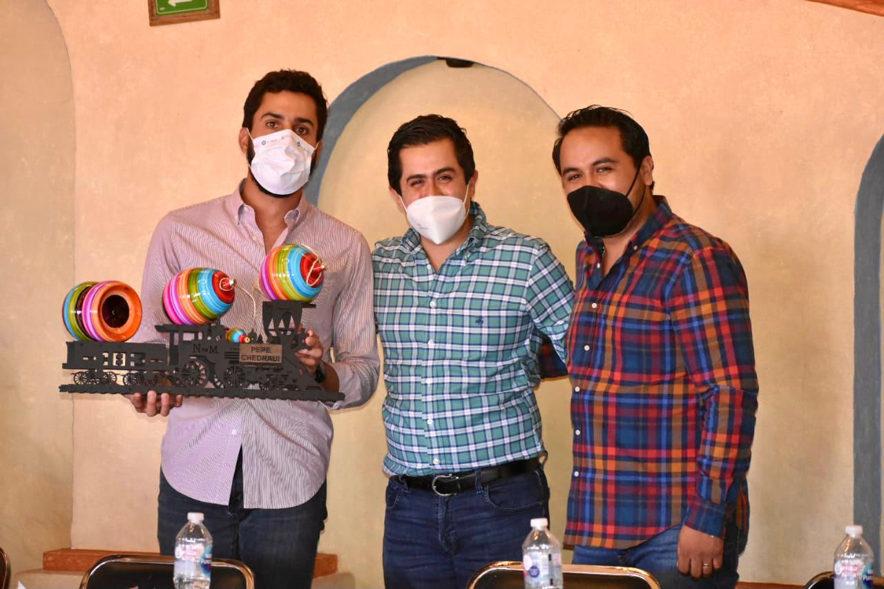 Se reunen jóvenes emprendedores con Rivera Nava y Pepe Chedraui