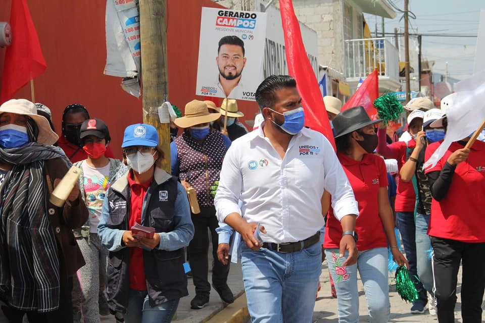 Ofrece Gerardo Campos programa de mejoramiento escolar y becas para jóvenes de Tochtepec