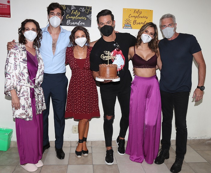 Le celebraron su cumpleaños a Brandon Peniche en la nueva producción de Ignacio Sada