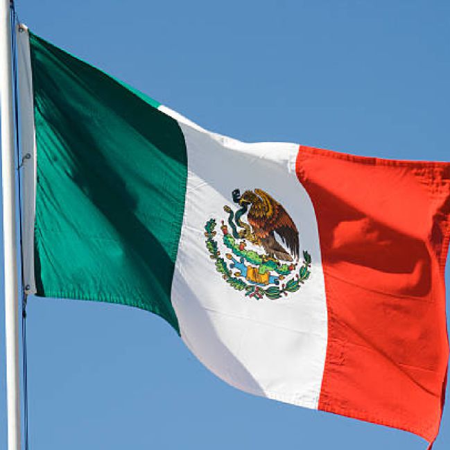 EN LAS NUBES. Verde,blanco y colorado, la bandera del soldado