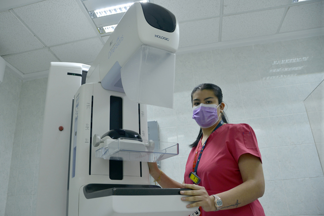 La mastografía no es un estudio doloroso, pero implica tener empatía con las pacientes: Lizzet Sánchez Cortés, radióloga del HUP