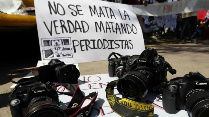 EN LAS NUBES. La muerte de los periodistas