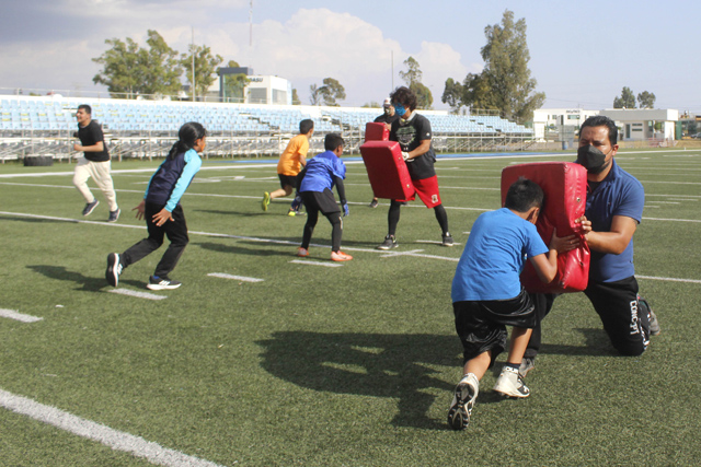 Reinicia actividades presenciales la Escuela de Fútbol Americano Infantil de la BUAP