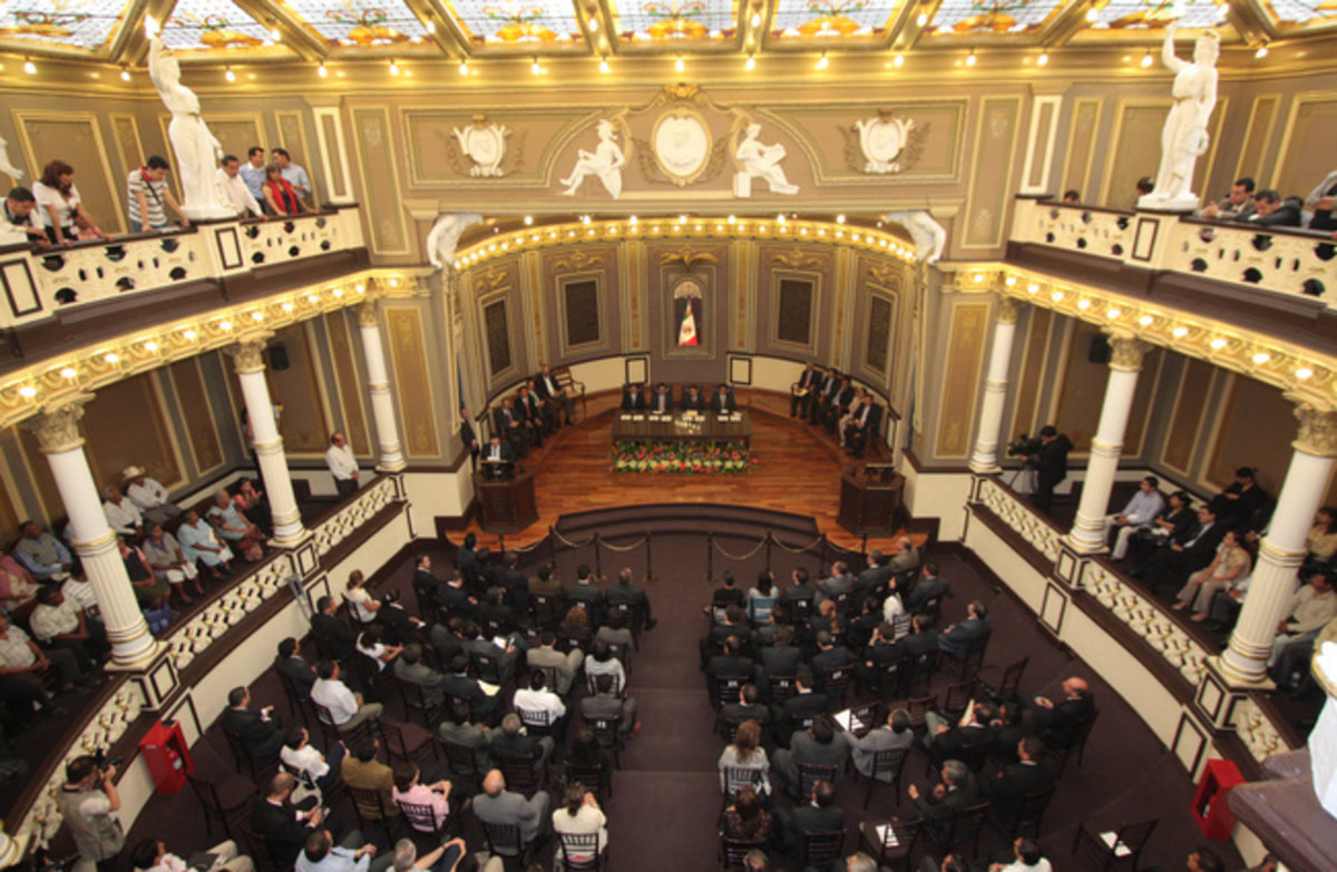 Convocan migrantes poblanos a Congreso del Estado para festividades del 5 de mayo