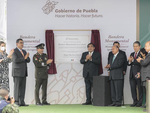 Inaugura MBH bandera monumental: “nos inspira a ser mejores y reconocer reclamo social”