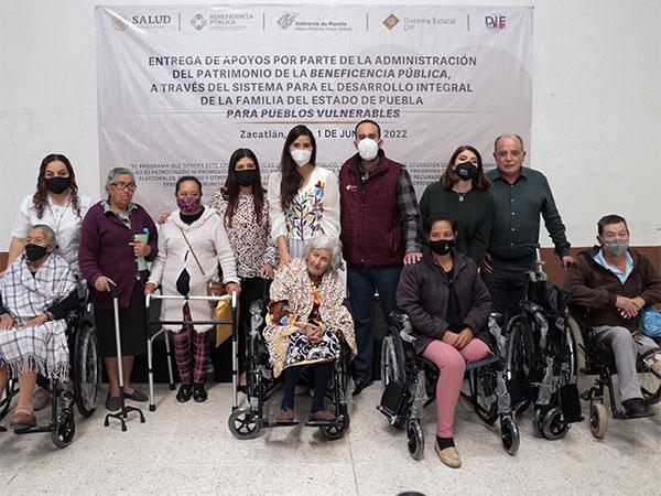 Entregan SEDIF y Beneficencia Pública aparatos de movilidad en el interior del estado