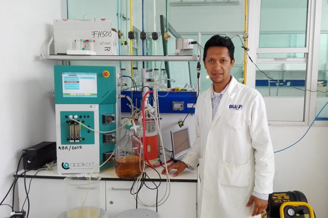 Investigador BUAP estudia diferentes estrategias para producir consorcios microbianos en biorreactor