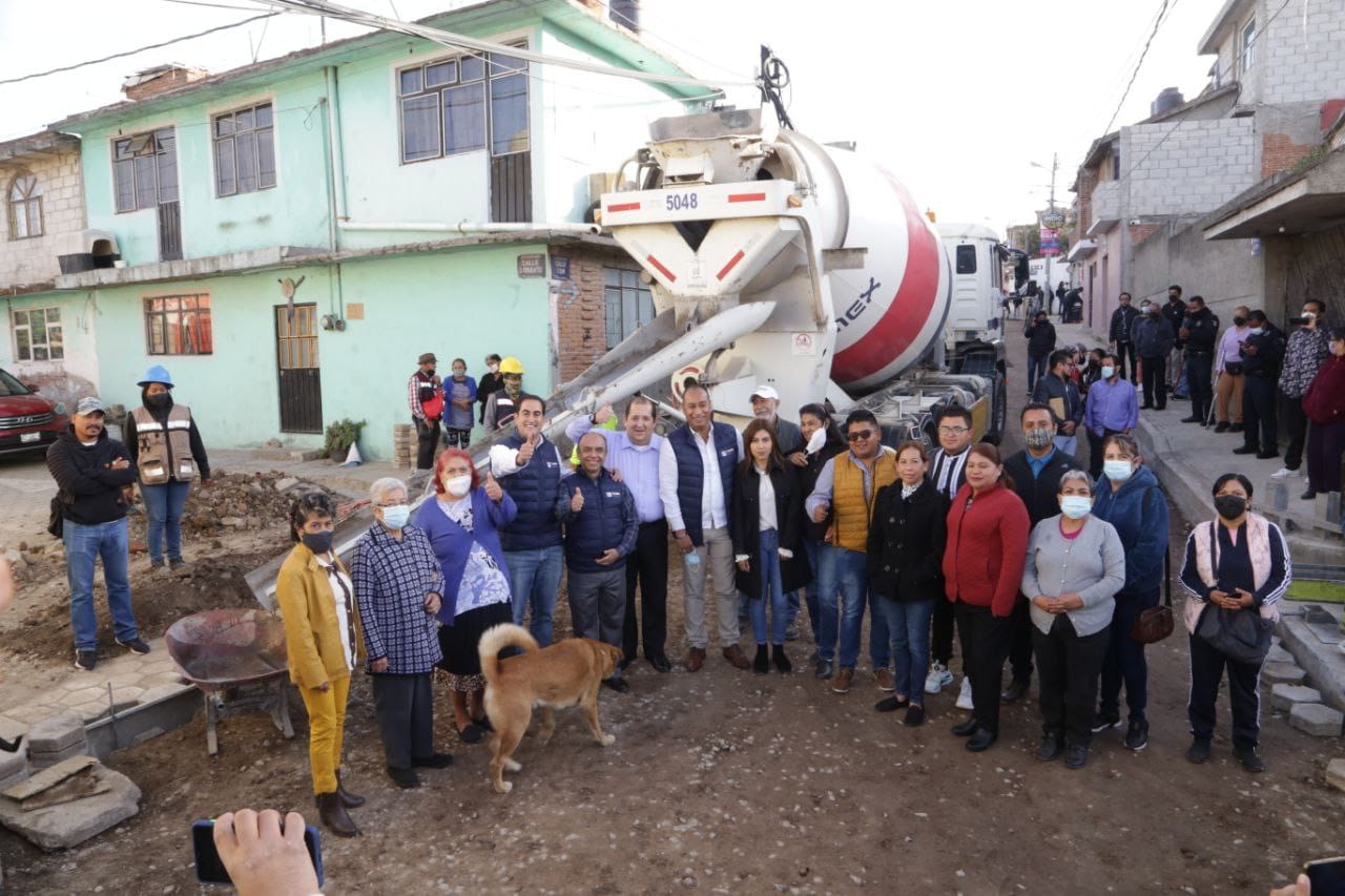 Gobierno Municipal supervisa obra vial en Guadalupe Caleras equivalente a 21 calles