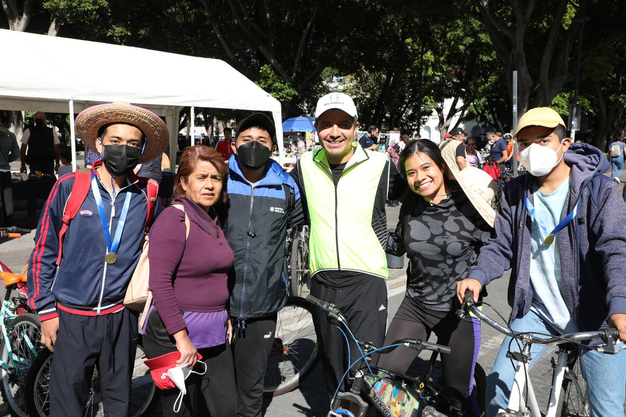 «Gran Paseo muy Padre» reunió a más de 650 papás y sus familias para celebrar su día