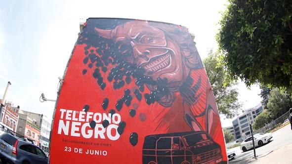 Artista visual IBERO diseña mural para la película ‘The Black Phone”