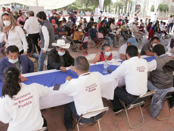 Con módulo de avicultura familiar, Bienestar combate carencias alimentarias en Ajalpan