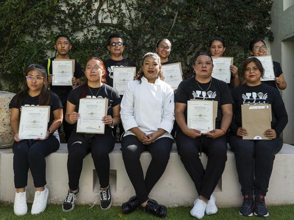 Entrega ICATEP constancias con validez oficial en Casa Puebla