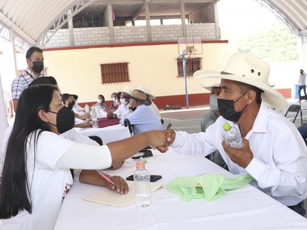En “Martes Ciudadano”, SDR reafirma apoyo a productores de sal