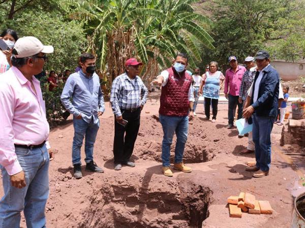 Con baños ecológicos, gobierno estatal mejorará calidad de vida en Huehuetlán el Grande.