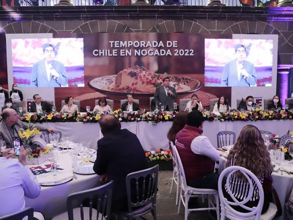 Encabeza MBH comida de inicio de temporada de Chiles en Nogada 2022