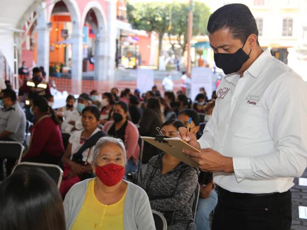 Tras solicitud en “Martes Ciudadano”, Bienestar beneficia a familia con estufa ecológica y producto lácteo