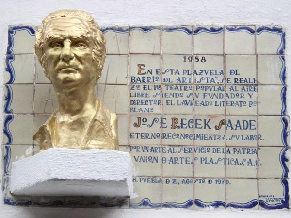 Devela Cultura busto de José Recek en el Barrio del Artista