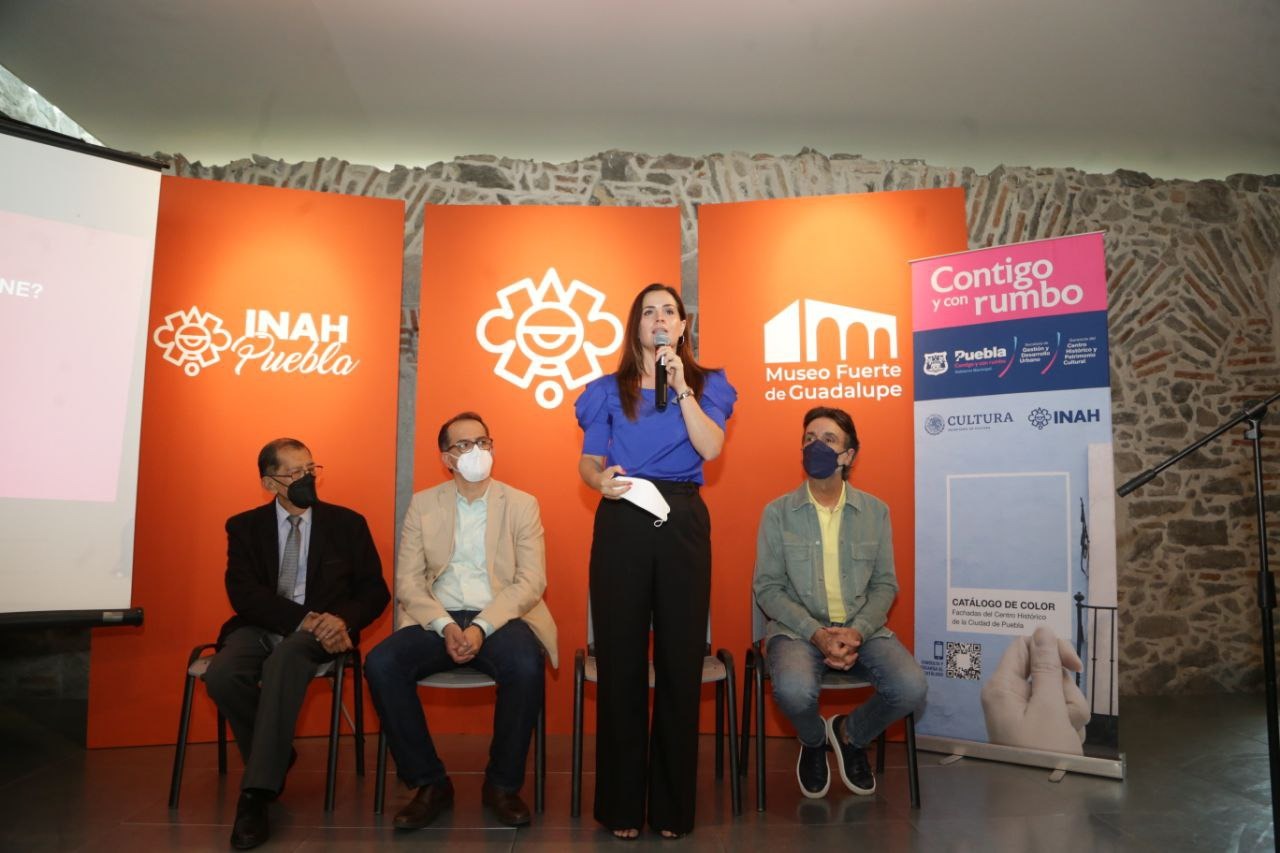 Centro Histórico de Puebla estrena catálogo de color especializado para fachadas