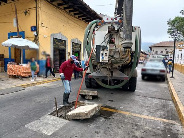 Desazolva CEASPUE alcantarillado y fosas sépticas en Zacapoaxtla