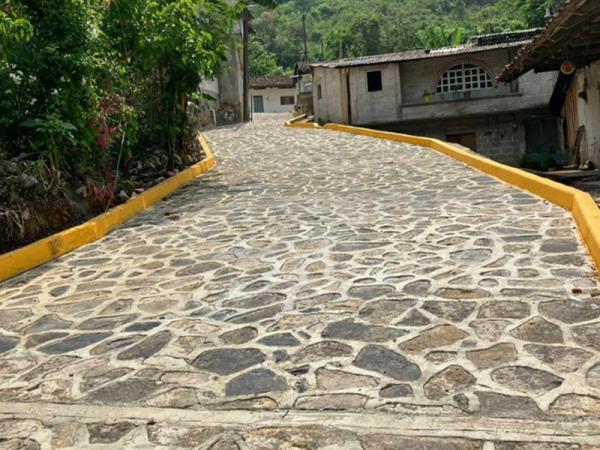 Interviene Infraestructura vialidades en Zihuateutla, Chiconcuautla y Hueytlalpan