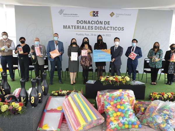 Recibe SEDIF donación de materiales educativos y juguetes por parte de la Fundación WELOVEU