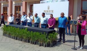 Dona Granjas Carroll 9 mil plantas para reforestación en Perote