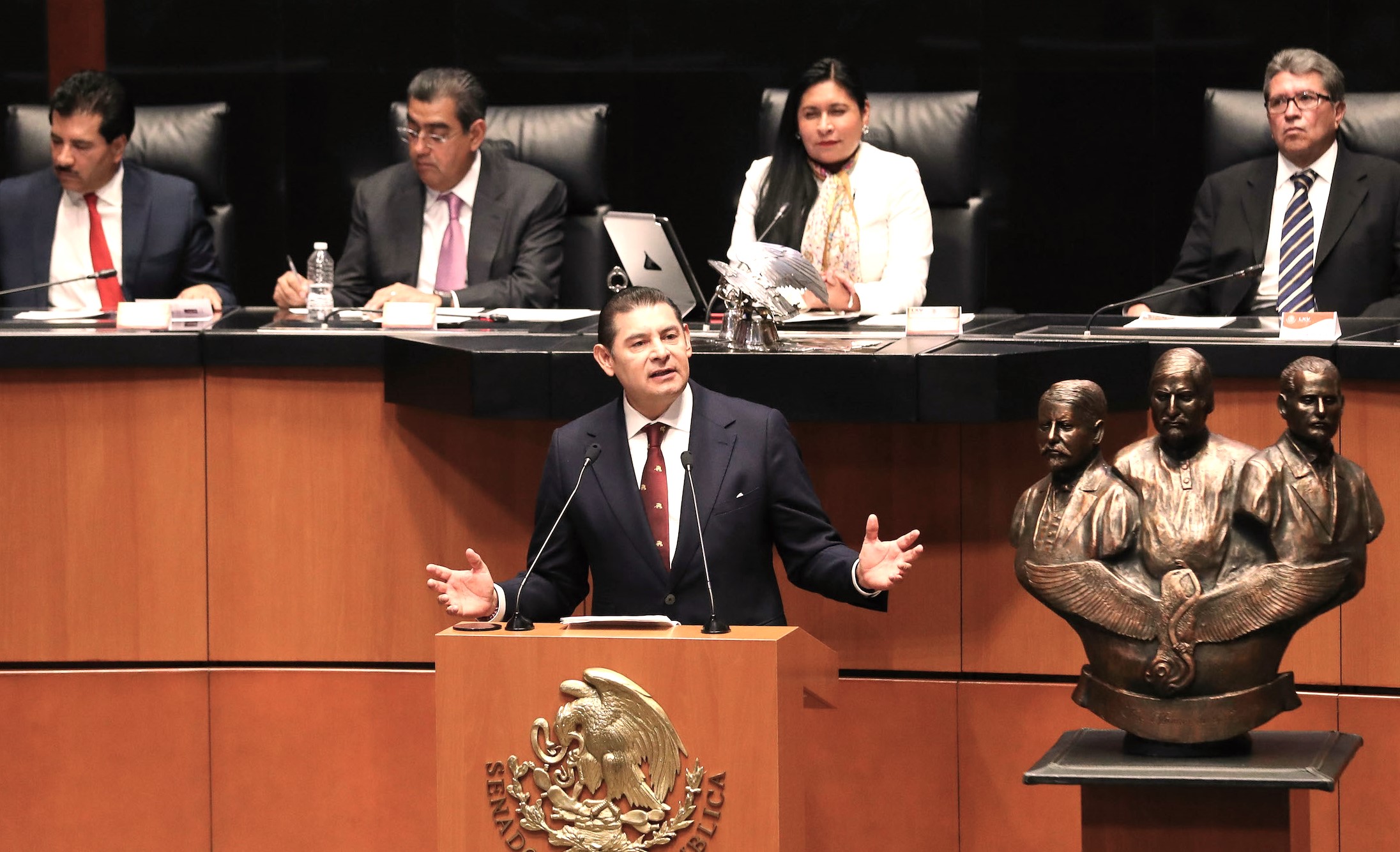 SIN LÍMITES. Los Tres Juanes de la Sierra Norte al Senado