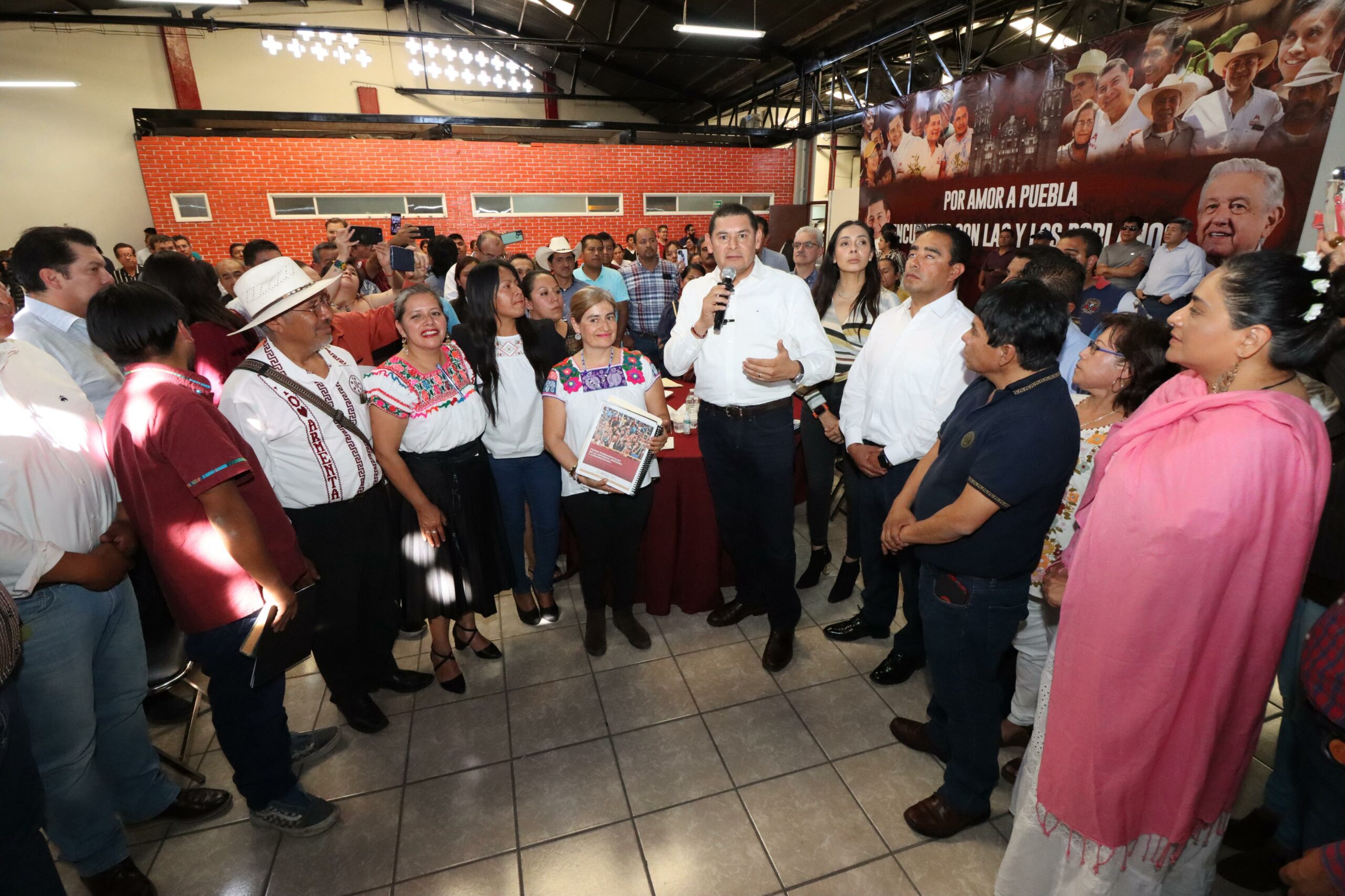Prioritario el fortalecimiento de los pueblos originarios: Armenta