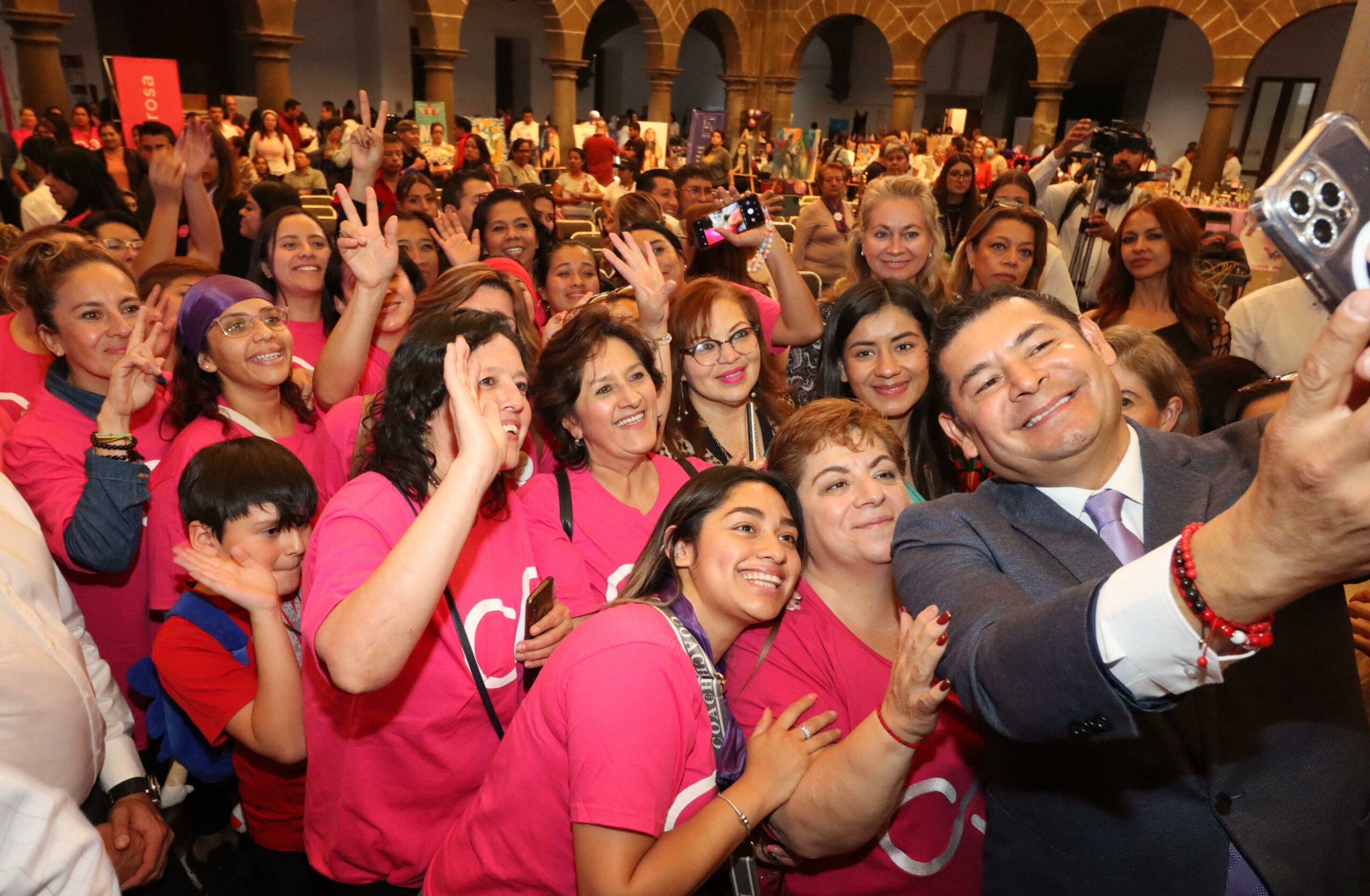 Mujeres, arquitectas del futuro de Puebla: Alejandro Armenta