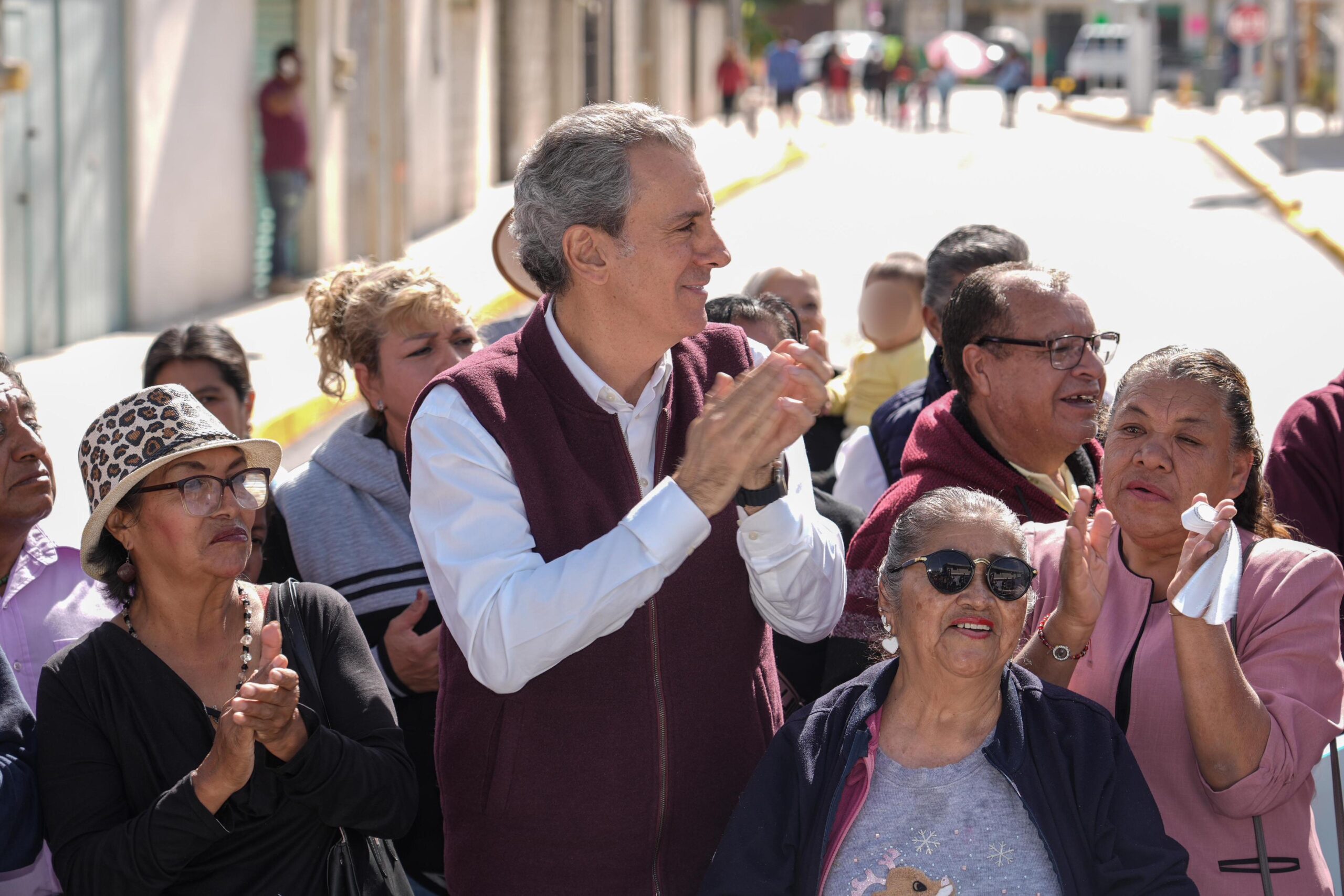 Inaugura Pepe Chedraui pavimentación de la calle Duraznos