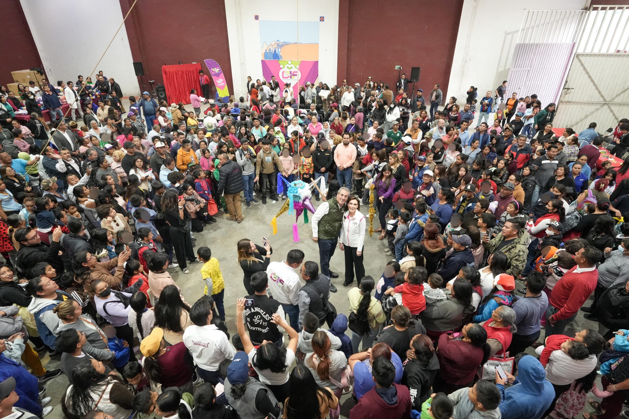 Celebran Pepe Chedraui y Marielise Budib posadas navideñas en San Pablo Xochimehuacán y San Jerónimo Caleras