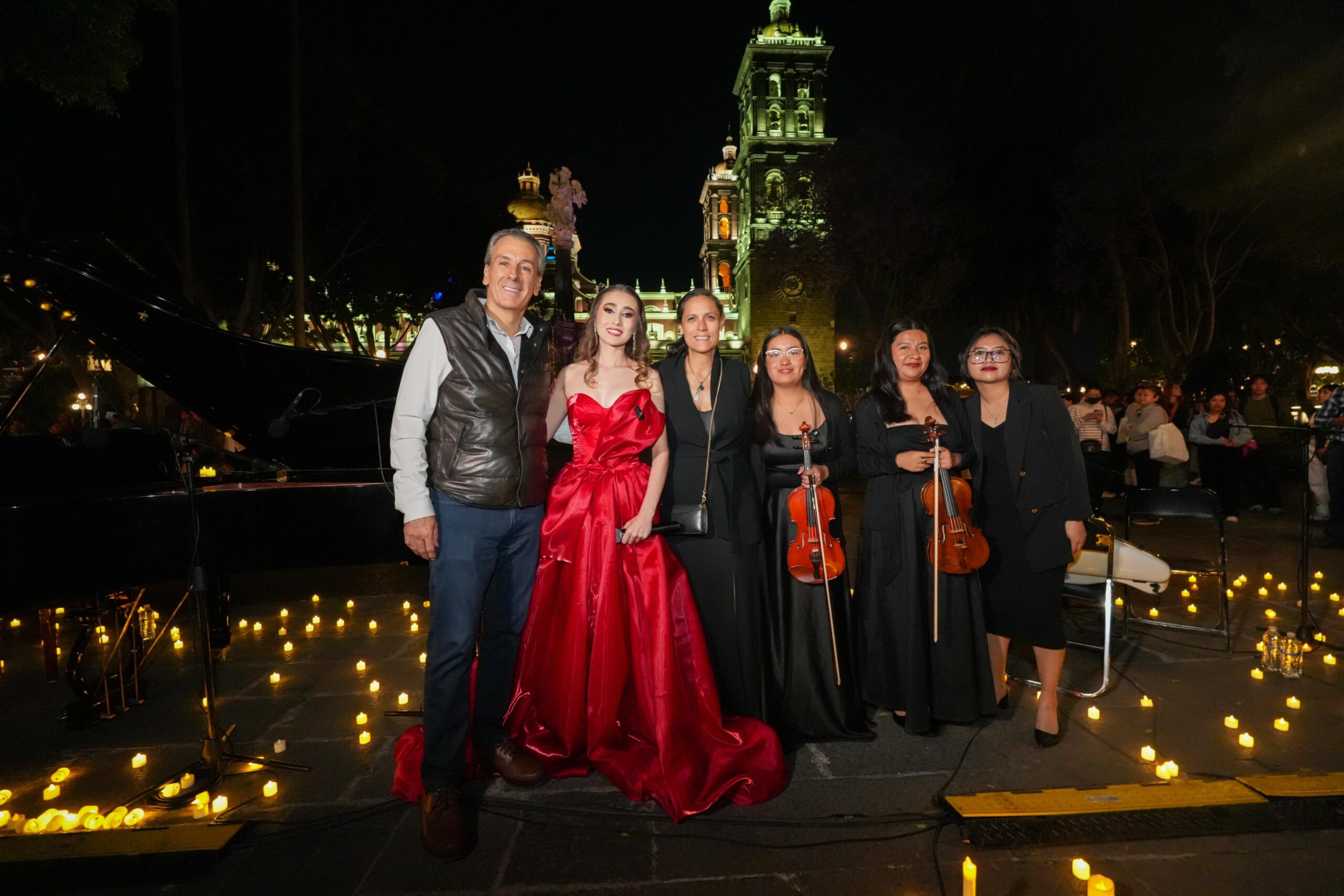 Se ilumina el corazón de Puebla con concierto «Zócalo entre velas»