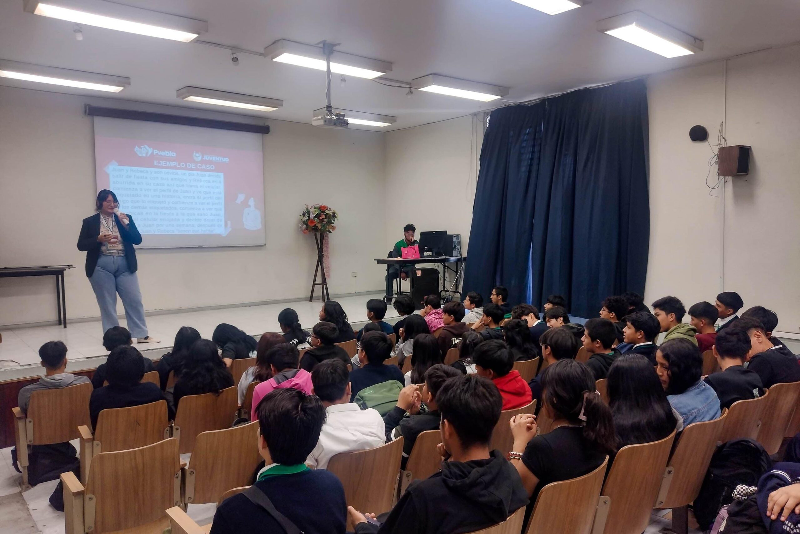 Promueve Gobierno de la Ciudad relaciones sanas entre jóvenes a través de conferencias