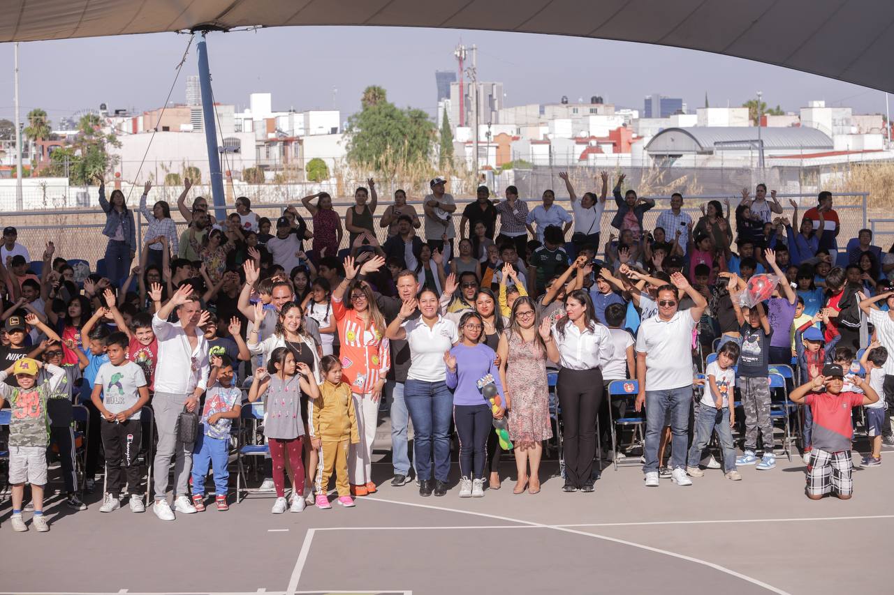 Celebra Lupita Cuautle a la niñez San Andreseña en Escuelas Deportivas