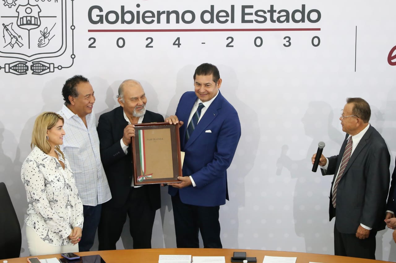 Poblanos repatriados impulsan proyectos con “Migrante Emprende” y transforman sus comunidades.