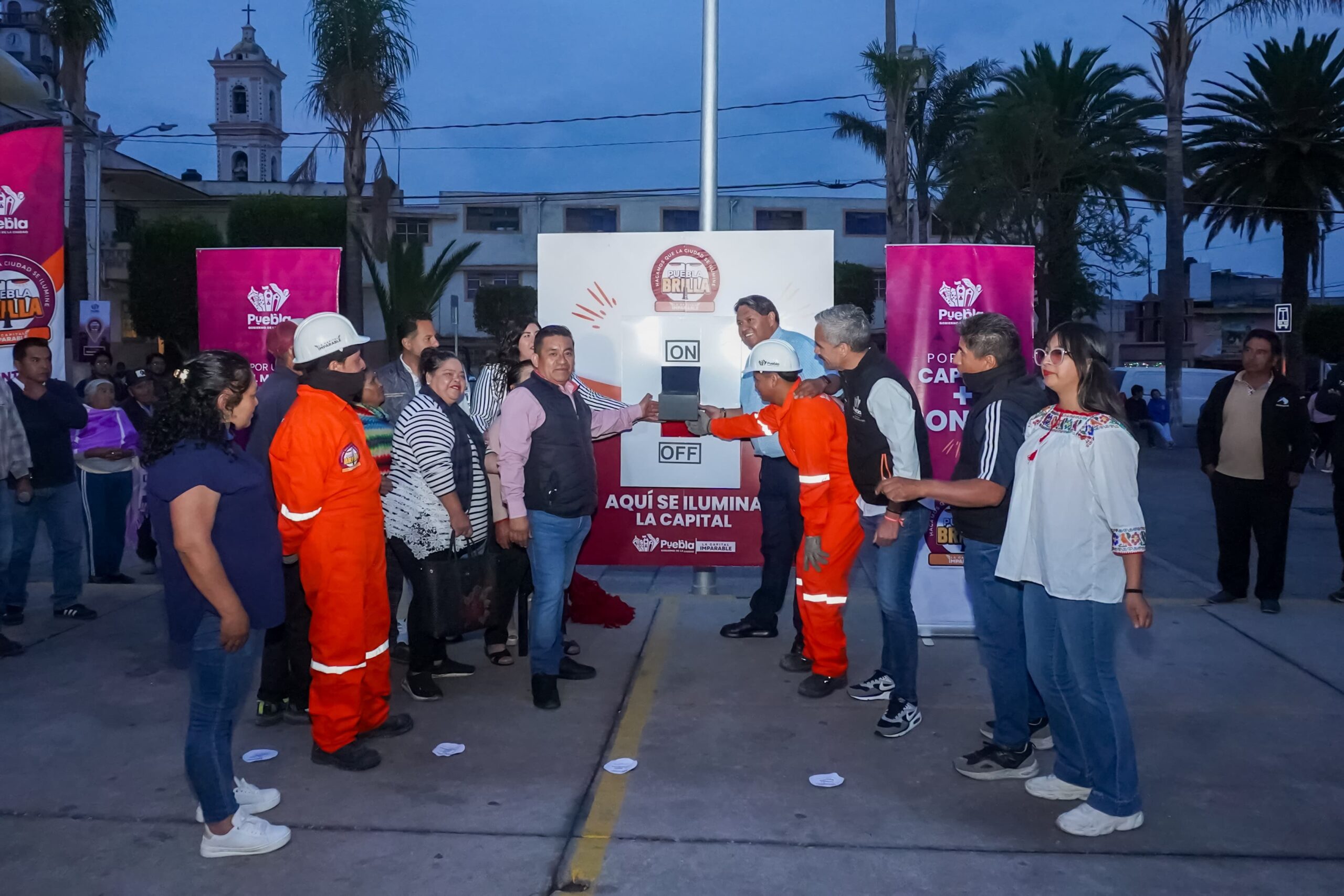 Se ilumina San Miguel Canoa con tecnología LED gracias a Puebla Brilla.