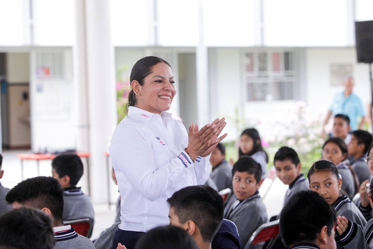 Incentiva Lupita Cuautle hábito de la lectura en niñez de San Andrés Cholula