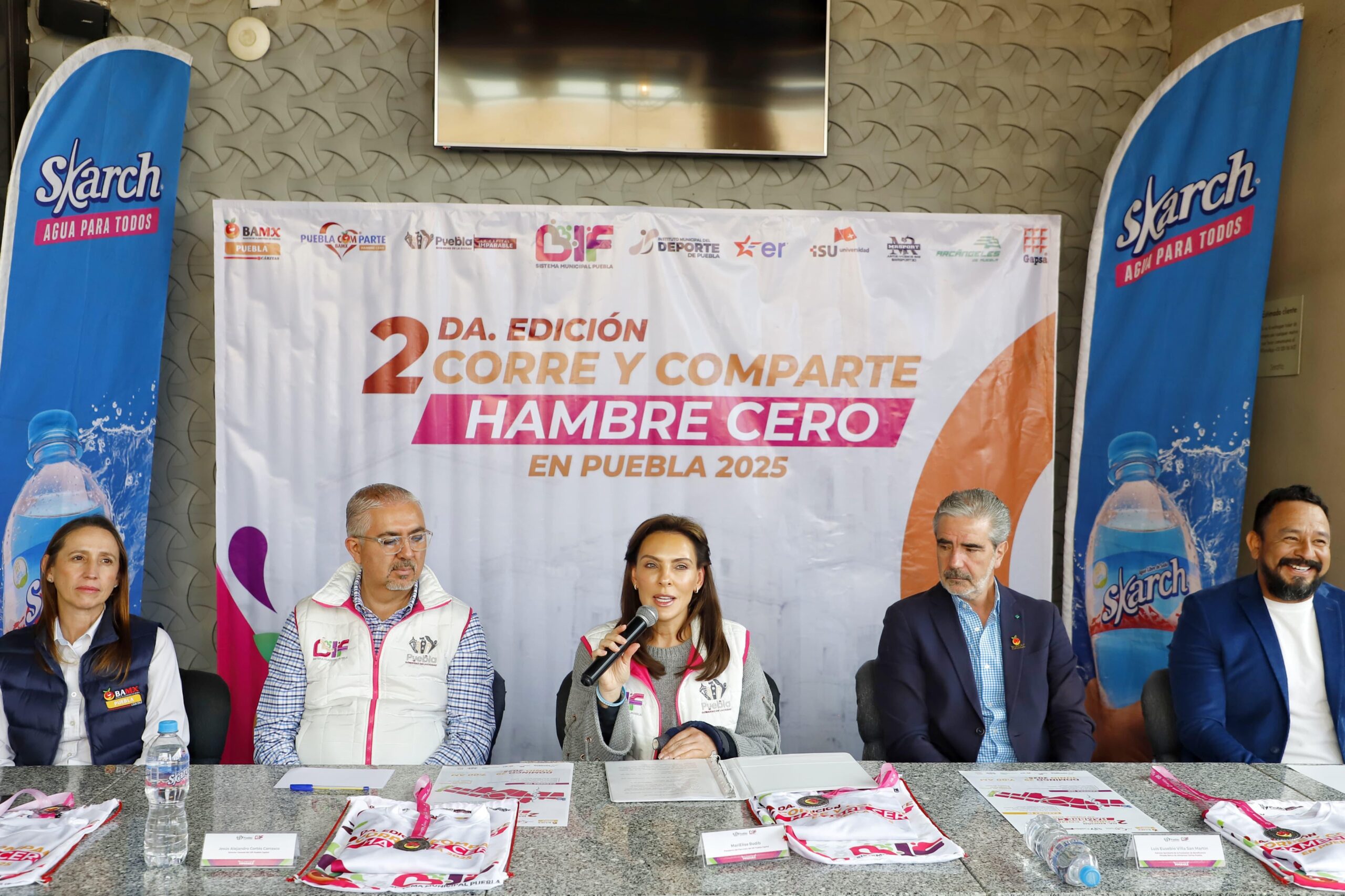 MariElise Budib presenta playera y medalla de la segunda edición de la carrera “Corre y Comparte: Hambre Cero 2025”