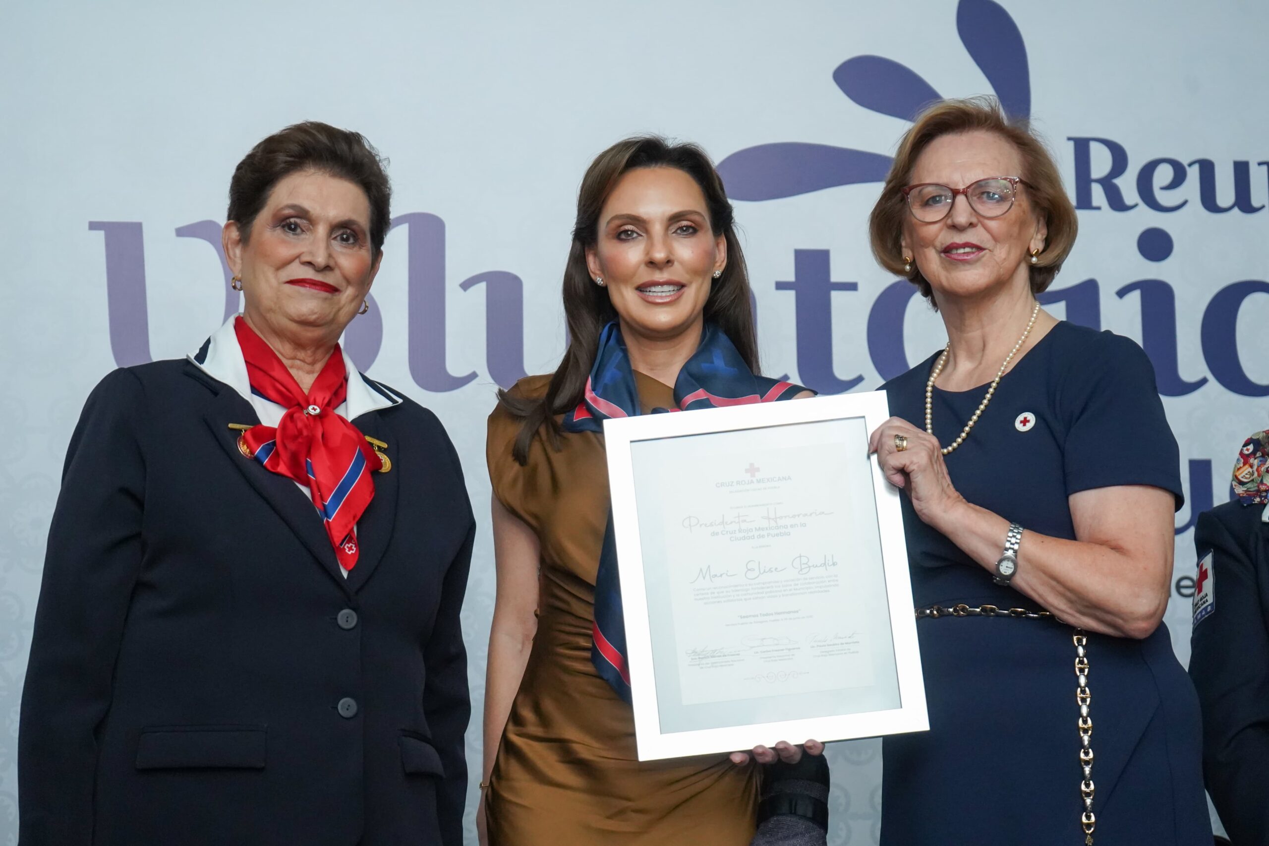 Recibe MariElise Budib el nombramiento como presidenta honoraria del Voluntariado de Damas de la Cruz Roja Mexicana