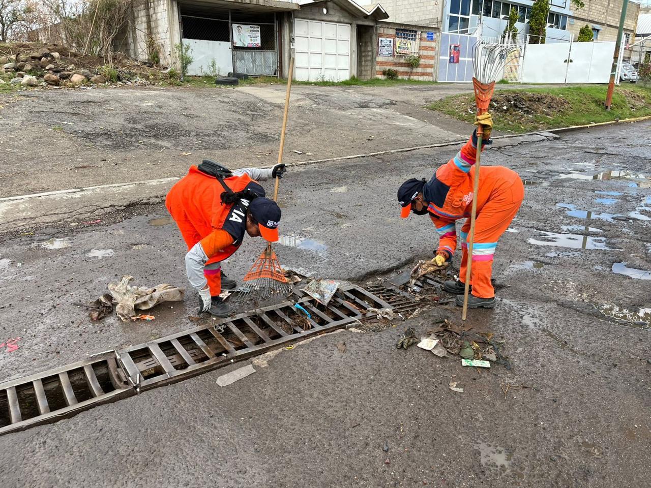 Mantiene Gobierno de la Ciudad trabajos de limpieza urbana en la capital