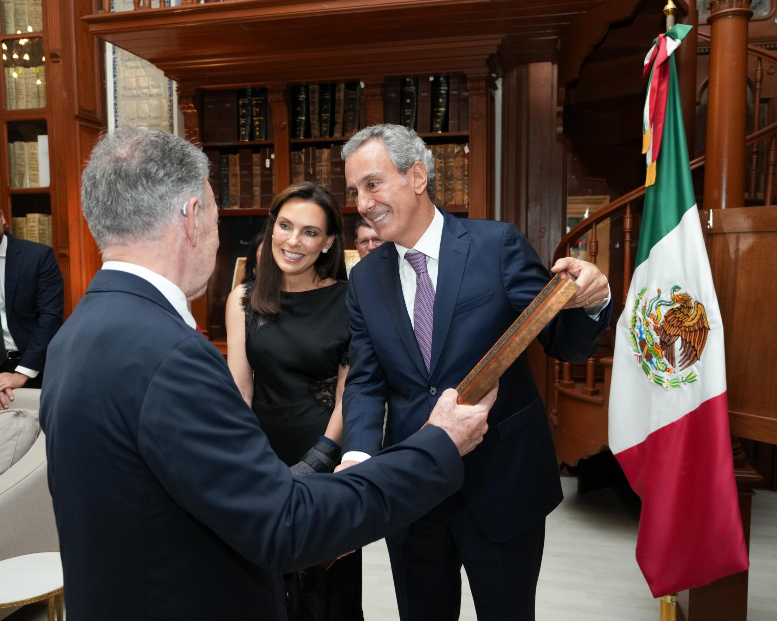 Sostiene Pepe Chedraui encuentro bilateral con el expresidente Juan Manuel Santos de Colombia